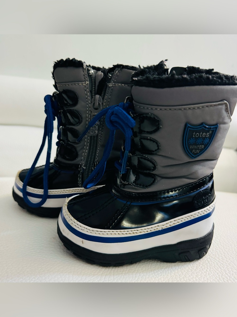 Totes baby / Kids Rain & Snow Boots in Blue and Gray size 5 GUC